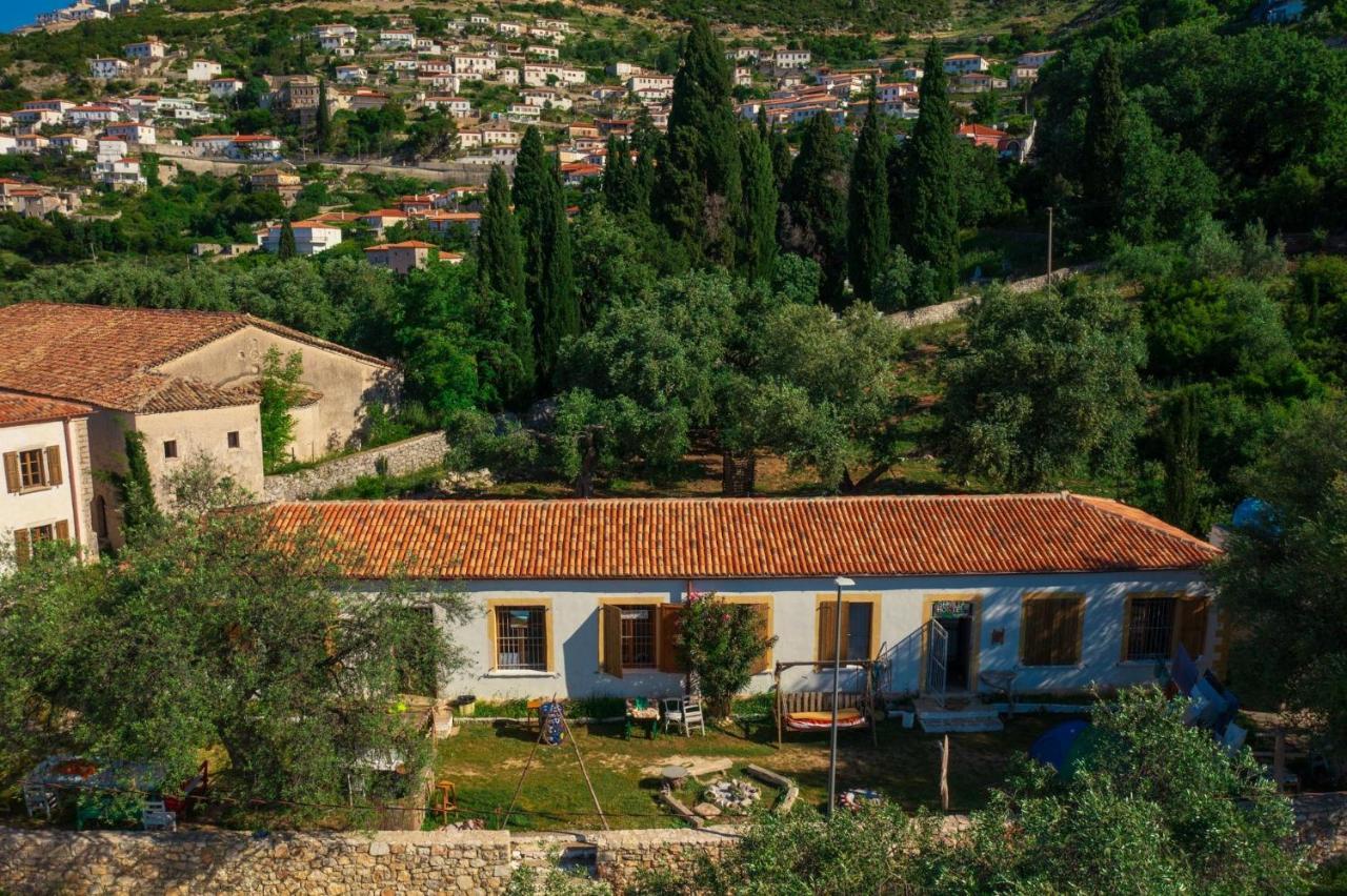 Shkolla Hostel & Camping Vuno Exterior foto